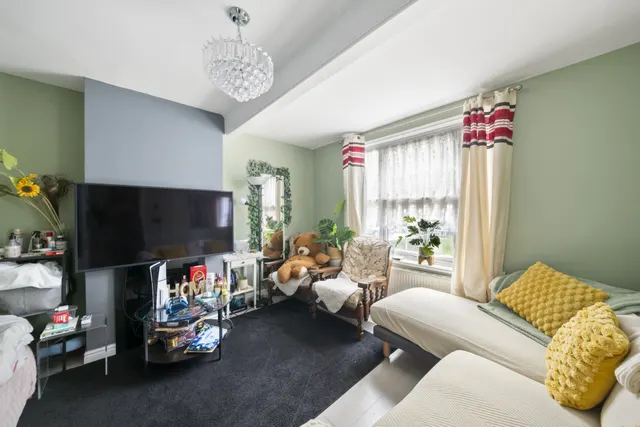 Photo 3 — Westcott Crescent, Hanwell, W7 1PA