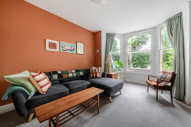 Photo 2 — Lordship Lane, SE22