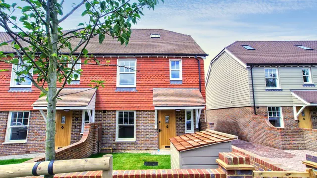 Brighton Road, Handcross, RH17, photo 1