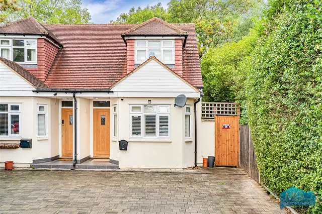 York Road, New Barnet, EN5, photo 1