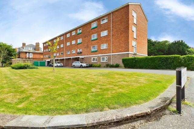 Dixwell Road, Folkestone, photo 1