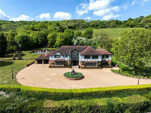 Pilgrims Way, Kemsing, Sevenoaks, Kent, TN15 6XA, photo 1