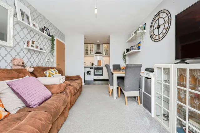 Draper Close, Grays, photo 1