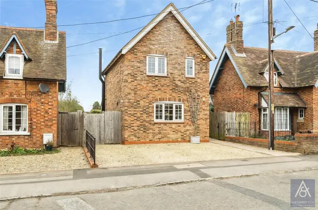 Queen Catherine Road, Steeple Claydon, MK18, photo 1