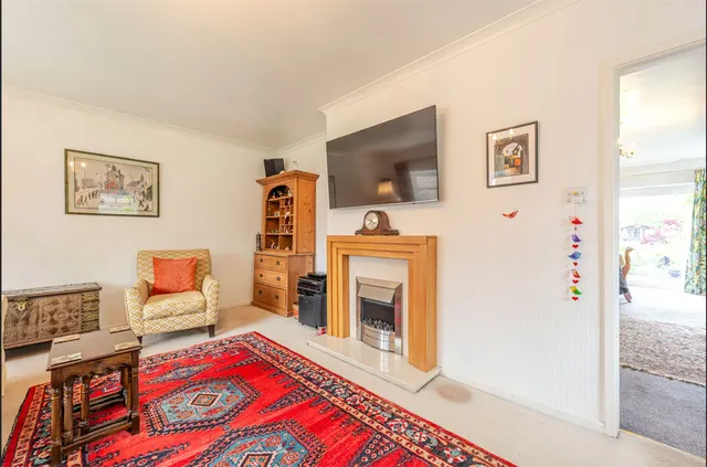 Photo 2 — Antrobus Close, Hatton, Warwick, Warwickshire, CV35
