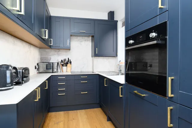 Photo 3 — 24a High Street, Esher KT10 9RT