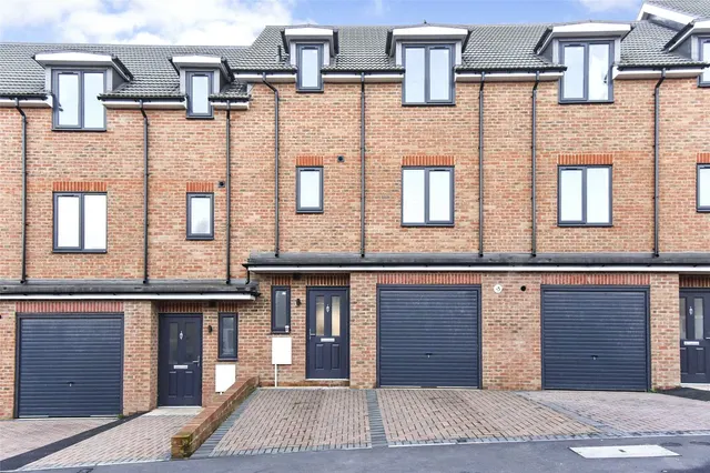 Mount Pleasant Road, Aldershot, Hampshire, GU12 4NL, photo 1