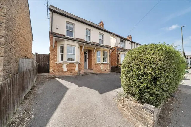 Windsor Road, Chobham, GU24, photo 1