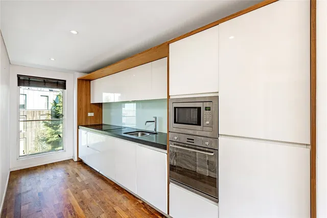 Blueprint Apartments, 16 Balham Grove, London, SW12, photo 1