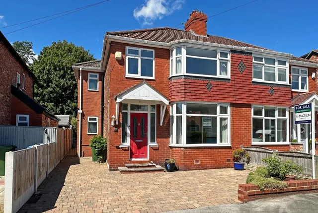 Dale Grove, Timperley, Cheshire WA15 6JY, photo 1