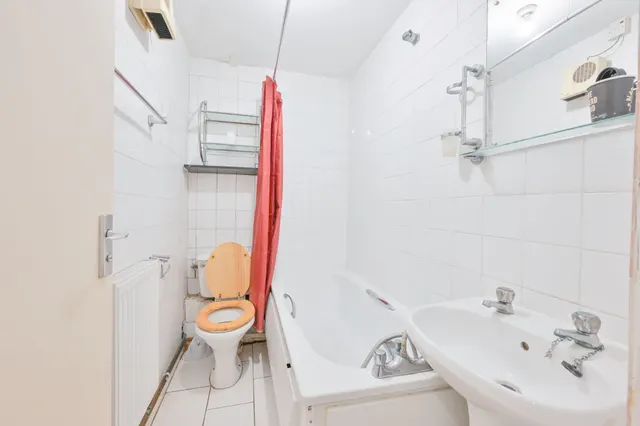 Photo 3 — 15 Gatliff Close, Ebury Bridge Road, London