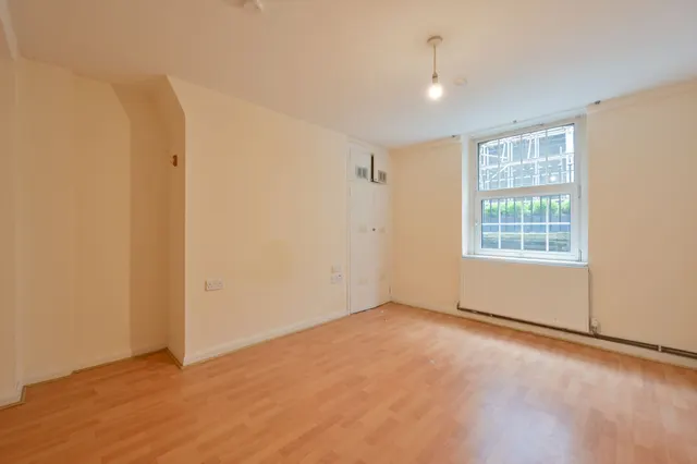 Photo 2 — 15 Gatliff Close, Ebury Bridge Road, London