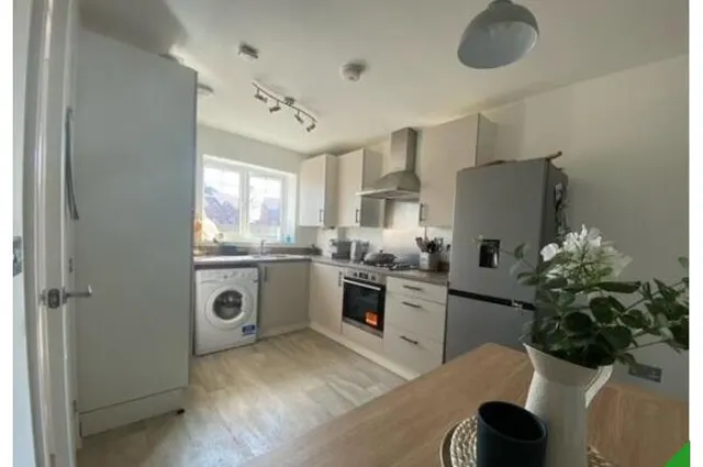 Photo 3 — Malvern Oaks Close, Malvern