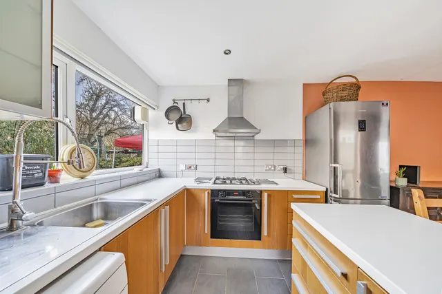 Photo 3 — Flat 1, 1 Lausanne Road, London