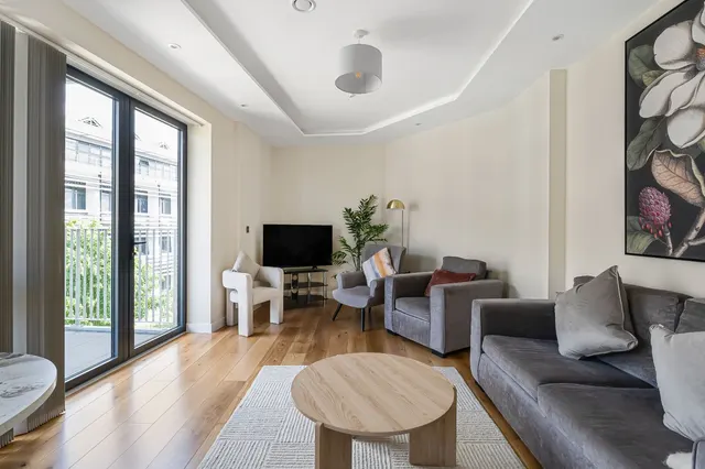 Warwick Road, London, W5, photo 3