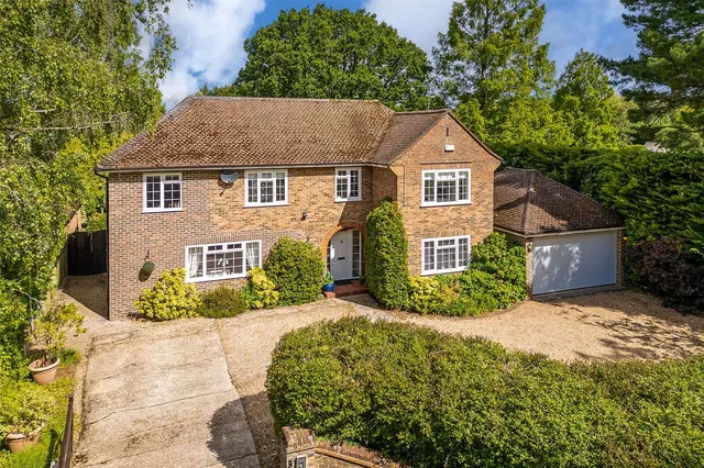 Photo 2 — Hatchet Lane, Winkfield, Windsor, Berkshire, SL4 2EG