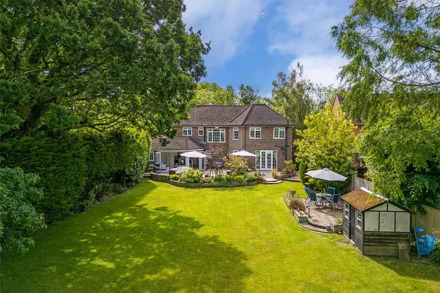 Hatchet Lane, Winkfield, Windsor, Berkshire, SL4 2EG, photo 1