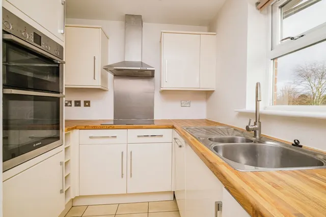 High Street, Addlestone, KT15, photo 2