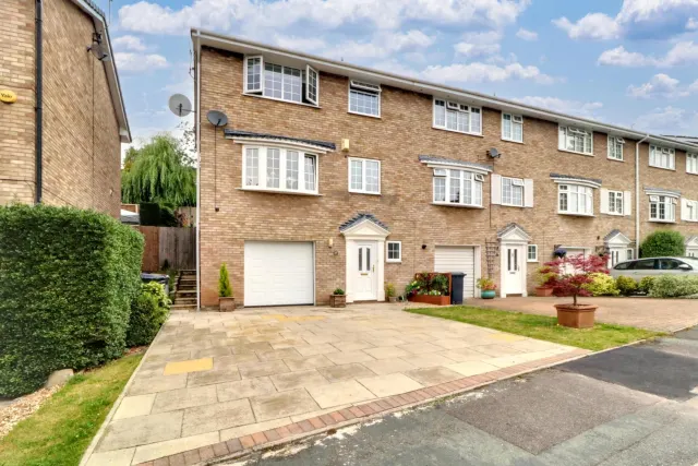 Berkshire Drive, Lower Heath, photo 1