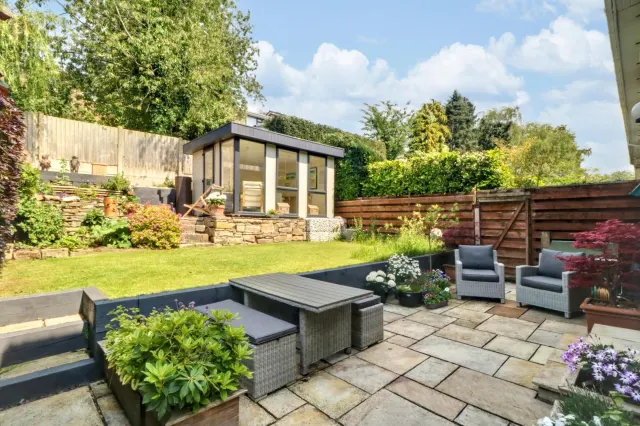 Berkshire Drive, Lower Heath, photo 2