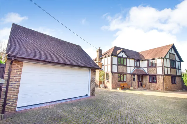 Moulsham Copse Lane, Yateley, Hampshire, GU46 7RF, photo 1
