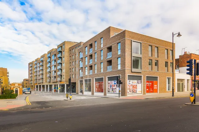 Flat 18, Basset Court, Smithfield Square, High Street, London, photo 1