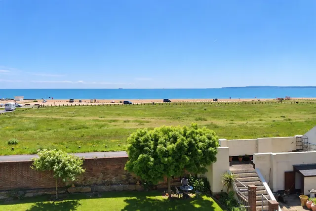 Lauren Mews, Sea Front, PO11, photo 1