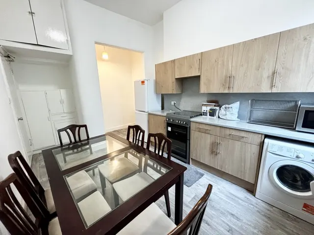 Willowbank Crescent, Furnished, G3, photo 3