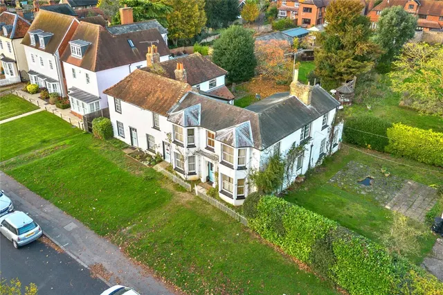 House Under Offer with 7 bedrooms in Mulberry Green, Harlow, CM17, photo 1
