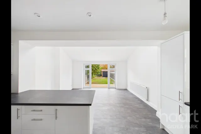 Northumberland Avenue, Hornchurch, RM11, photo 3
