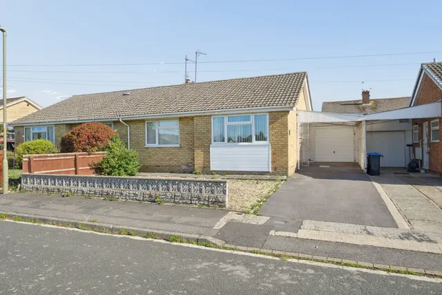 Blenheim Drive, Witney, OX28, photo 1
