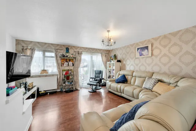 Photo 2 — Belgravia Gardens, Bromley, BR1 4TB