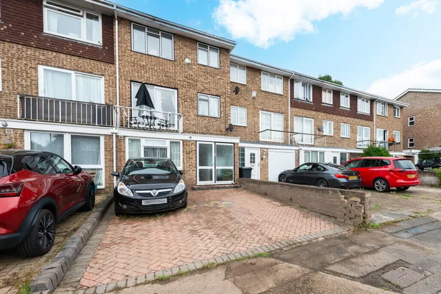 Belgravia Gardens, Bromley, BR1 4TB, photo 1