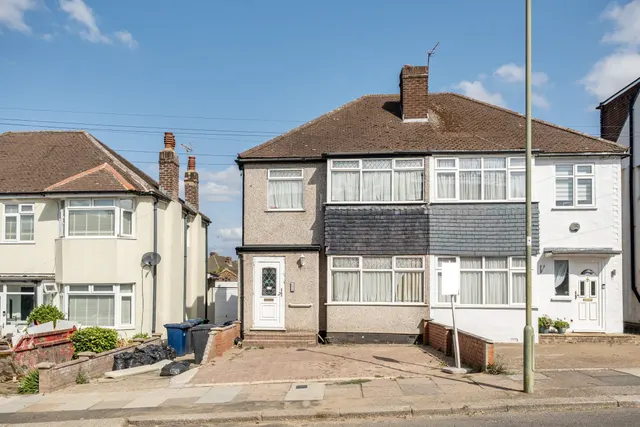 Wyre Grove, Edgware, HA8, photo 1