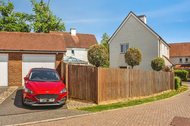 Hardham Close, Haywards Heath, RH16, photo 3