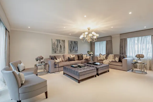 Photo 3 — Meadow Way, Farnborough Park, BR6 8LW