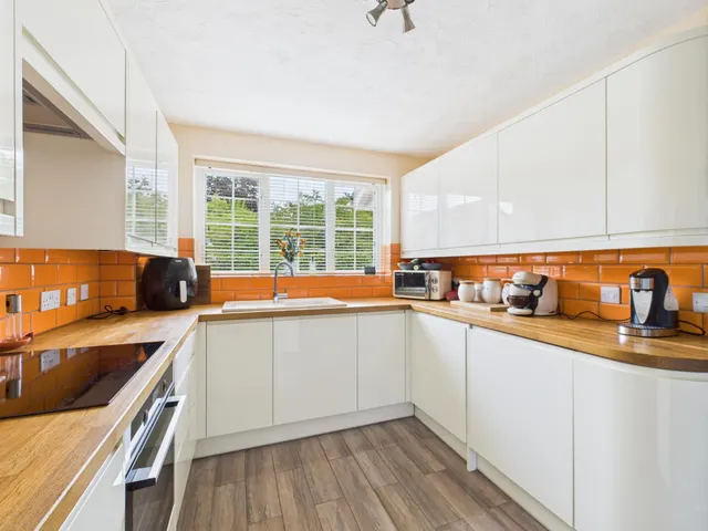 Photo 2 — The Woodlands, Chineham, Basingstoke, RG24