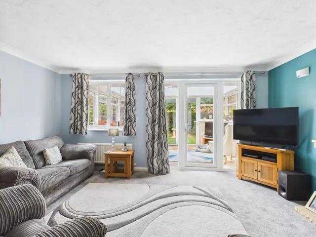 Photo 3 — The Woodlands, Chineham, Basingstoke, RG24