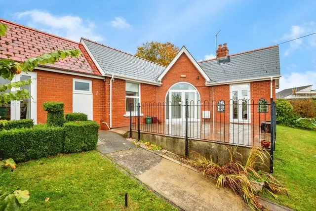 Bryn Yr Eglwys, Lampeter, SA48, photo 1