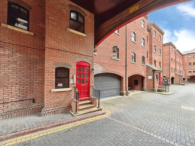 Riverside Court, LS1, photo 2