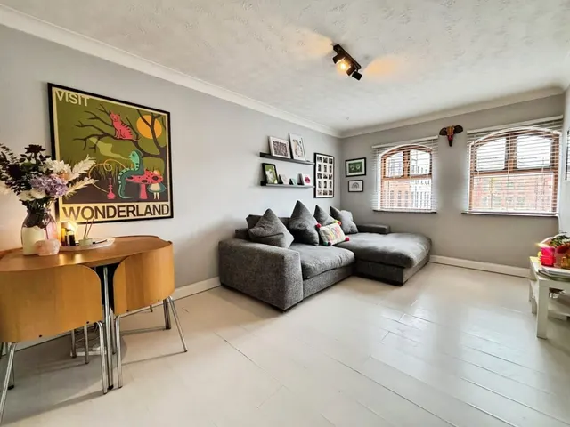 Riverside Court, LS1, photo 1