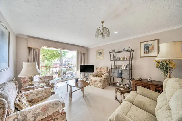Photo 2 — Overbury Avenue, Beckenham, BR3