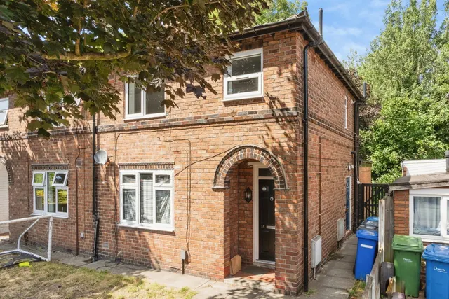 Secker Avenue, Warrington, WA4, photo 1