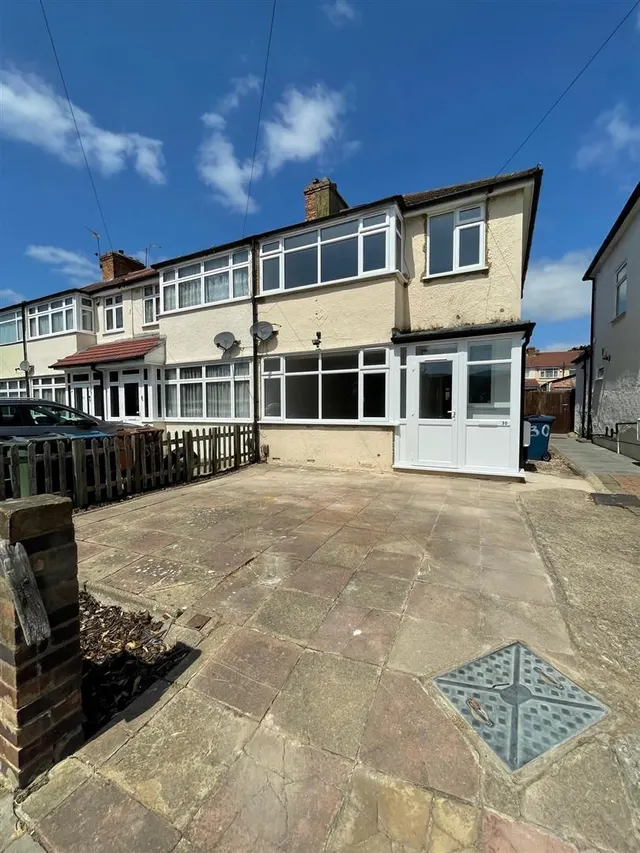 Collier Drive, Edgware, HA8, photo 1
