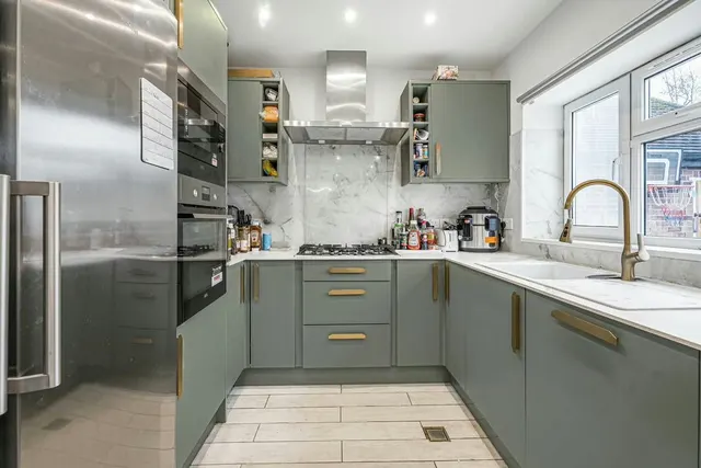 Photo 3 — Shenley Road, Bletchley, Milton Keynes, Buckinghamshire, MK3 6HE