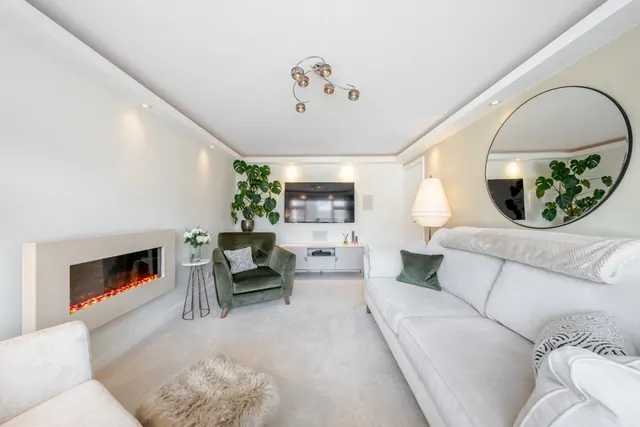 Ure Grove, Wetherby, LS22, photo 2