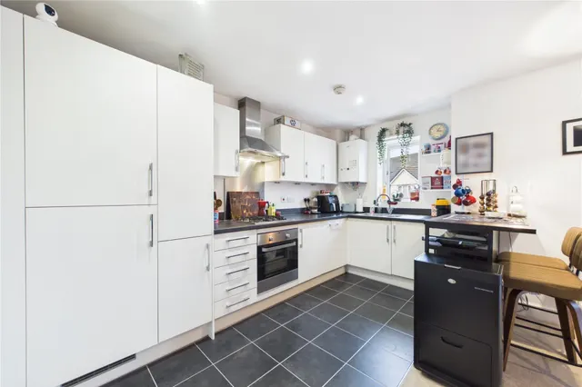 Fullbrook Avenue, Spencers Wood, RG7, photo 2