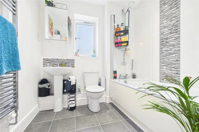 Fullbrook Avenue, Spencers Wood, RG7, photo 3