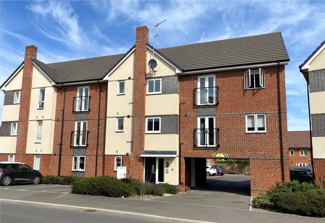 Fullbrook Avenue, Spencers Wood, RG7, photo 1