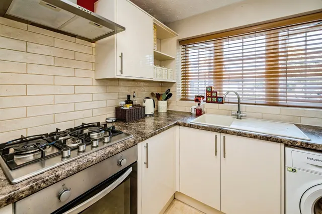 Kinnaird Close, Slough, SL1, photo 2